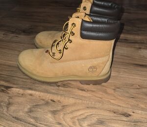 Timberland Tan Boots with Black Padded Collar. Linden Woods Size 9 Used